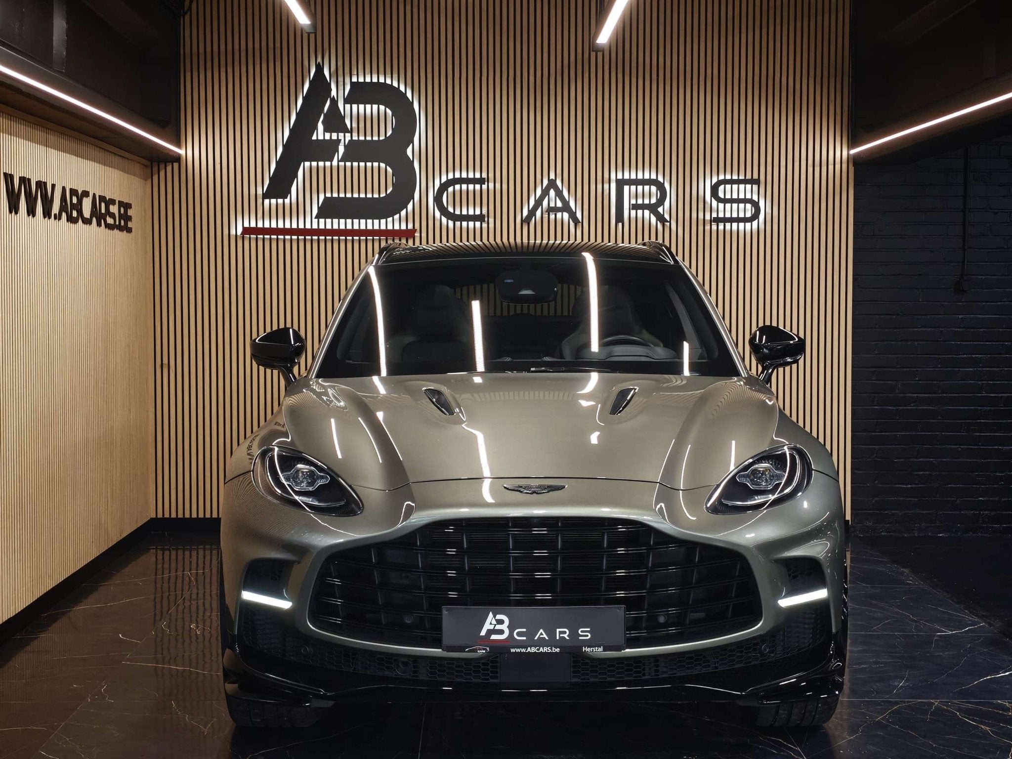 Aston Martin Dbx 4.0TURBO V8 707CV *TVA* BELGIUM CAR * GARAN, Auto's, Automaat, Gebruikt, Leder, Bedrijf