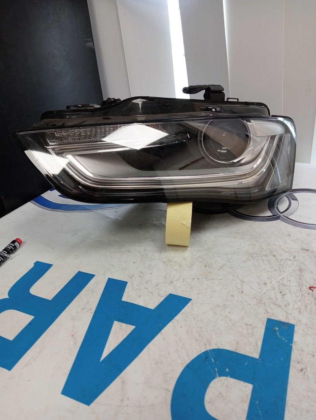 AUDI A4 KOPLAMP BI XENON LINKS 8K0941043C, Autos : Pièces & Accessoires, -, Audi, Utilisé, -