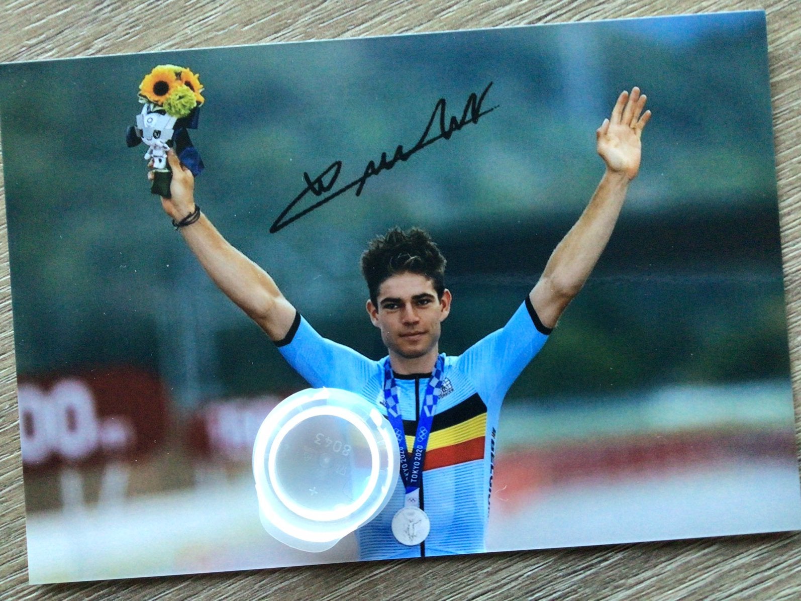 Wielerfoto wout van aert, Ophalen of Verzenden, Zo goed als nieuw