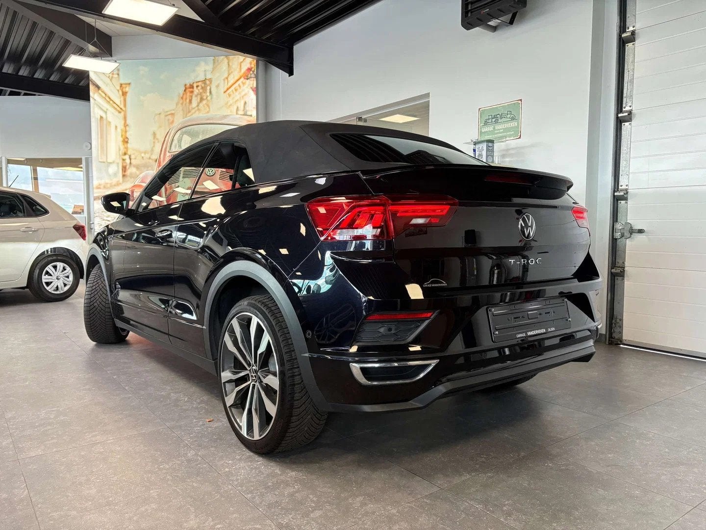 Volkswagen T-Roc T-Roc Cabriolet 1.5 TSI R-Line OPF DSG, Auto's, Automaat, 4 zetels, https://public.car-pass.be/vhr/6a31bd5d-cc29-44c7-a55a-b1ac6333518d