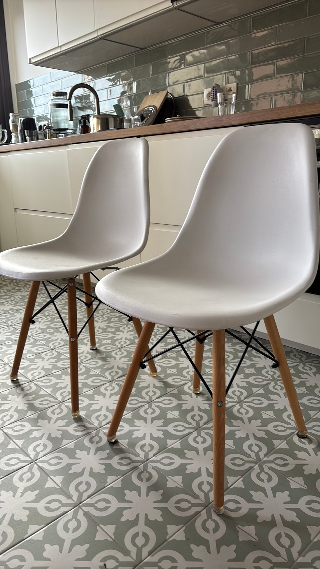 Tijdens 2 Scandinavische stoelen, Huis en Inrichting, Ophalen, Overige materialen, Twee, Overige kleuren