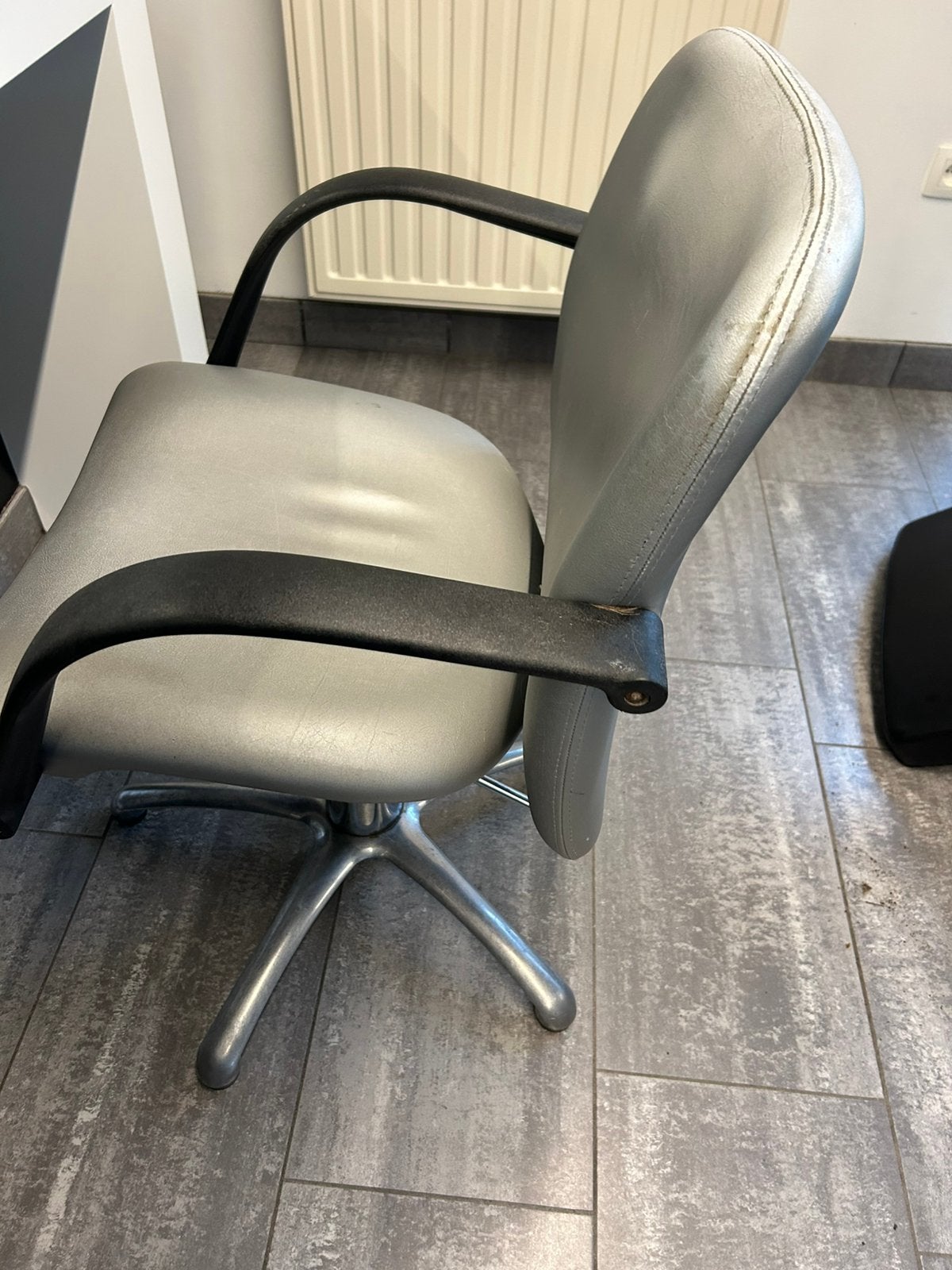 Kapperstoelen , wasbakken ., Articles professionnels, Enlèvement