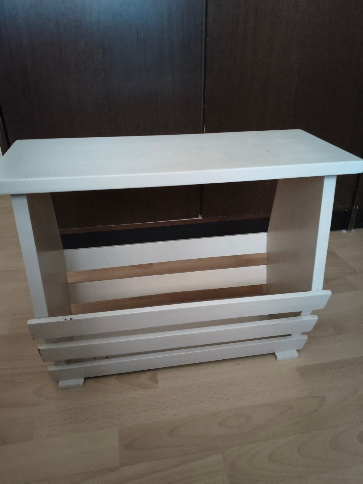 Houten krantenrekje beige, Huis en Inrichting, Ophalen