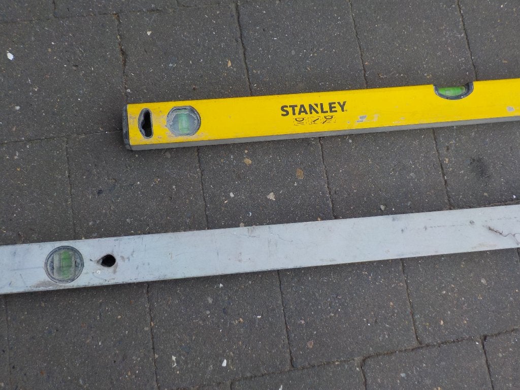 2 grote waterpassen, Ophalen