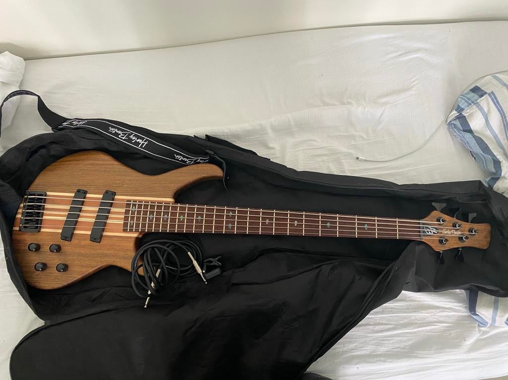 Harley benton 5 snarige bas, Ophalen, Zo goed als nieuw, Elektrisch, 5-snarig