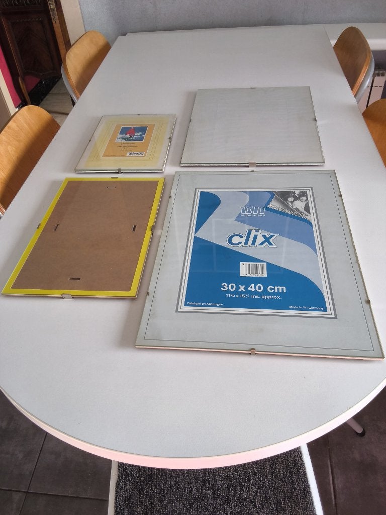 4 encadrements photos en verre avec clips ( au choix ), Enlèvement ou Envoi, Comme neuf, Verre, Cadre photo standard