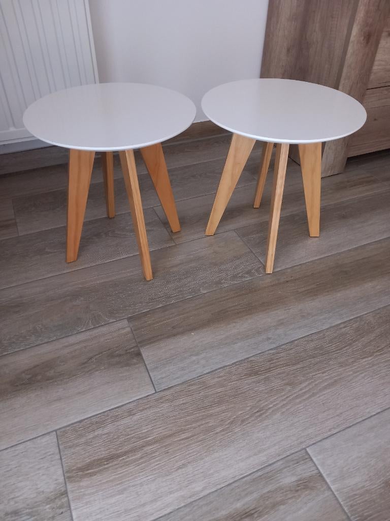 Petites tables, Enlèvement