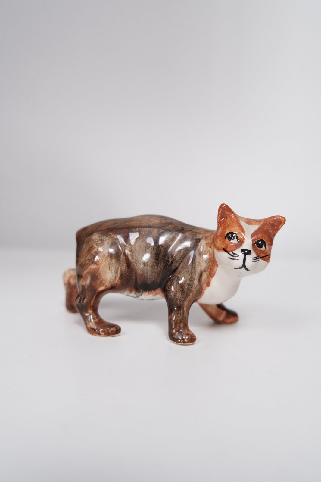 Figurine signée Rushton Pottery Manx Cat Isle of Man, Enlèvement ou Envoi, Comme neuf, Animal