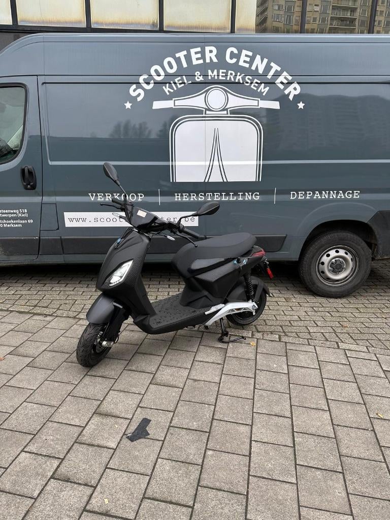 Piaggio One (B-klasse) elektrisch!, Fietsen en Brommers, Scooters | Piaggio, Ophalen, Gebruikt, Overige modellen, Elektrisch