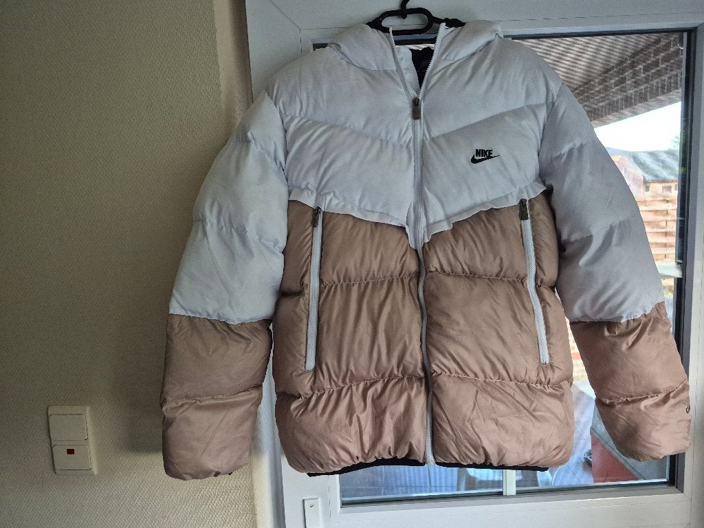 Winterjas Nike wit/beige maat L, Ophalen, Maat 52/54 (L), Beige, Nike