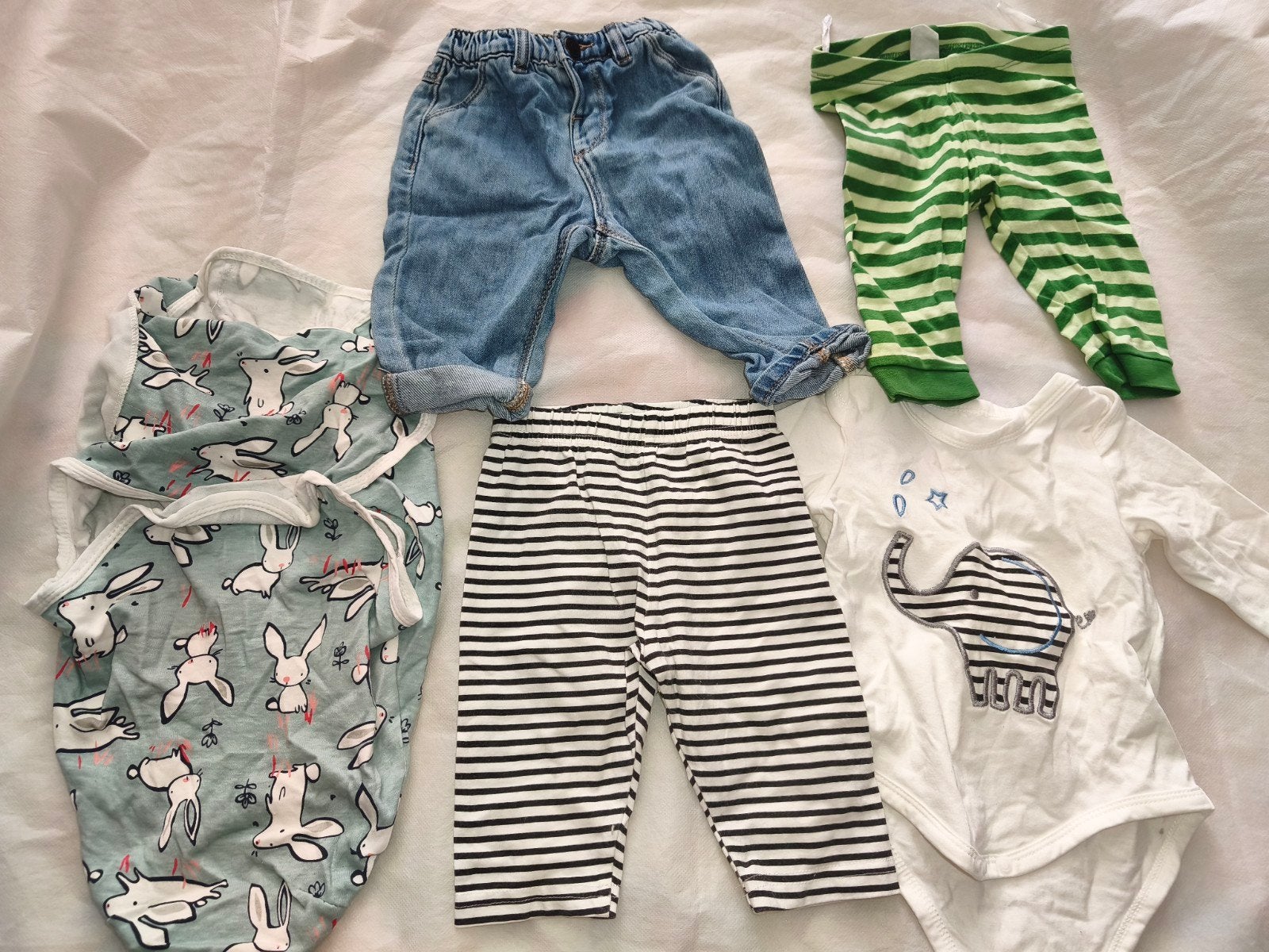 Ensemble amusant de vêtements pour bébé - Différents styles, Enfants & Bébés, Enlèvement