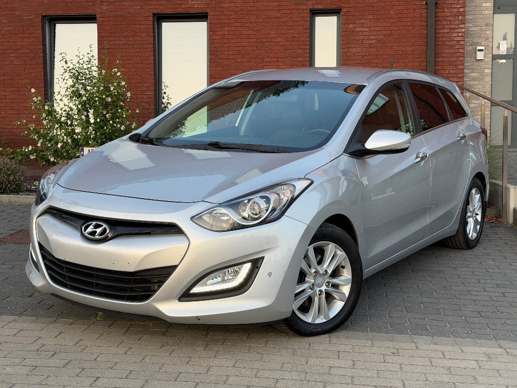 Hyundai i30 Sw (1.6CRDi) 110Ch (Full options) 154.613Km, Autos, Boîte manuelle, Noir, 5 portes, I30