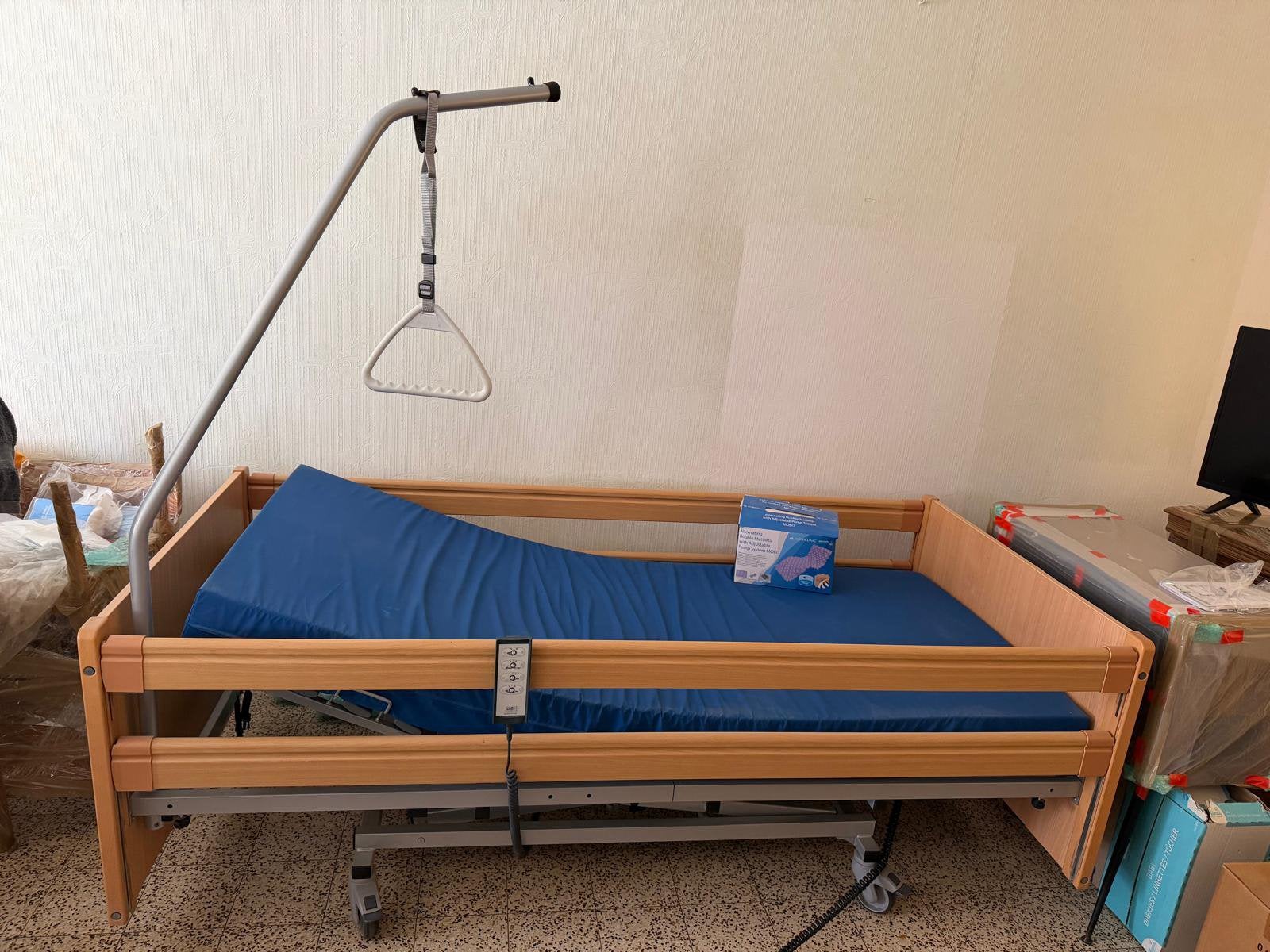 Elektrisch volledig medisch bed, Diversen, Verpleegmiddelen, Zo goed als nieuw, Ophalen