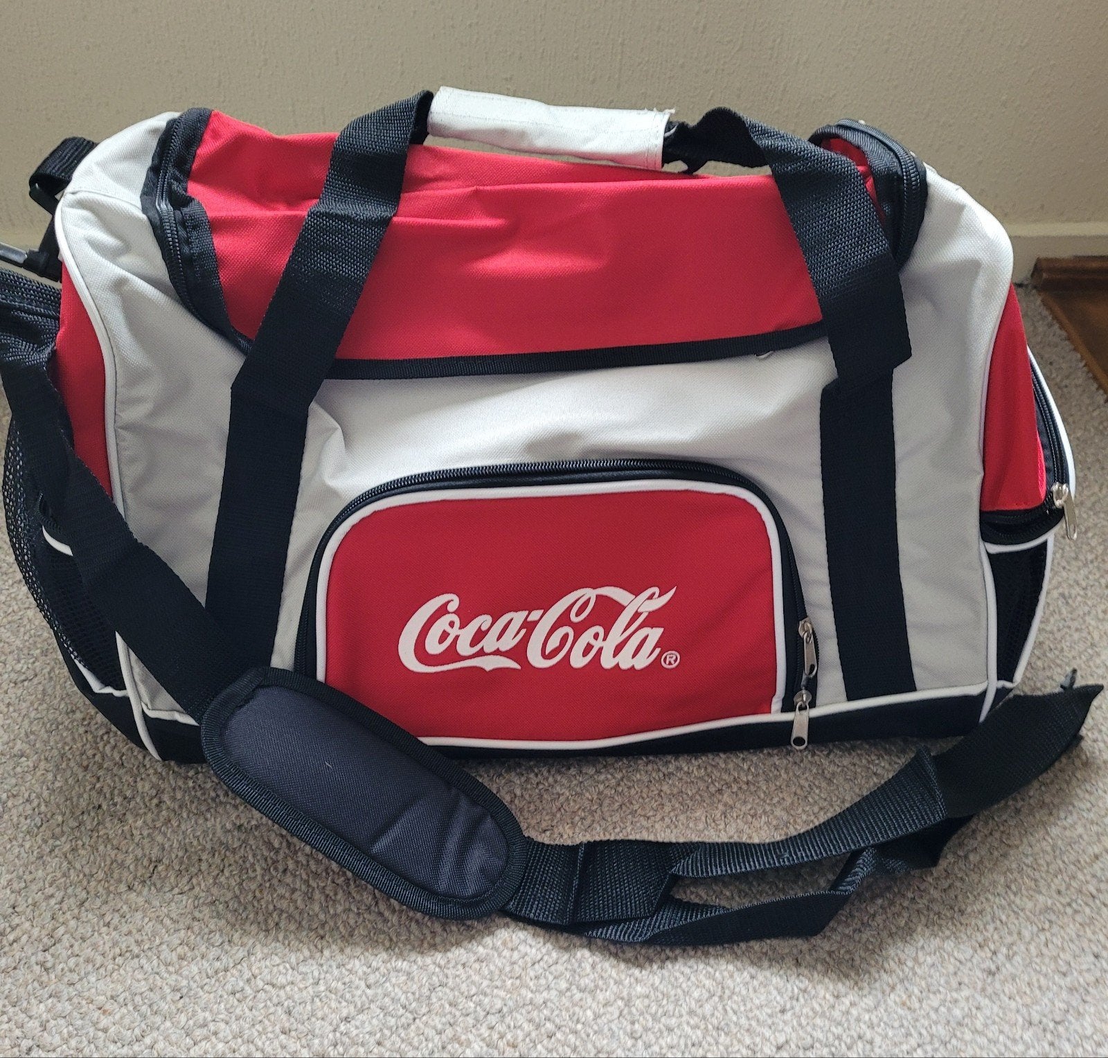 Sac de sport Coca-Cola... neuf, Bijoux, Sacs & Beauté, Sacs | Sacs de sport, Enlèvement ou Envoi