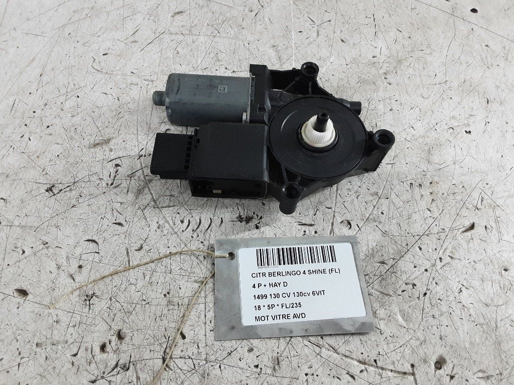 MOTEUR LEVE VITRE ELECTRIQUE AVANT DROIT (9817217880), Citroën, Mevr. I. Hauben, Utilisé, Avant