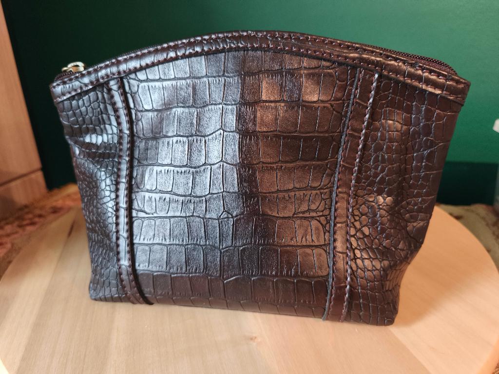 Grote donkerbruine toilettas crocolederpatroon, Bijoux, Sacs & Beauté, Envoi, Neuf, Brun, Homme ou Femme