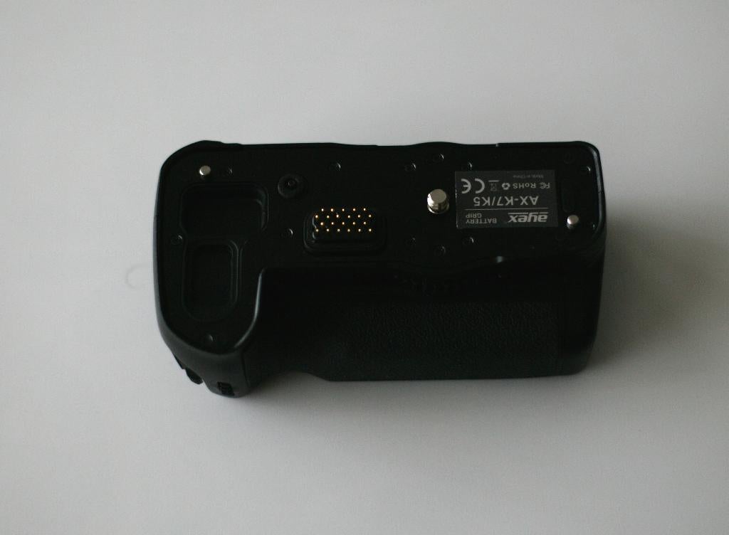 Grip pour Pentax k5 , k7 et chargeur digital, Audio, Tv en Foto, Fotografie | Accu's en Batterijen, Ophalen, Zo goed als nieuw