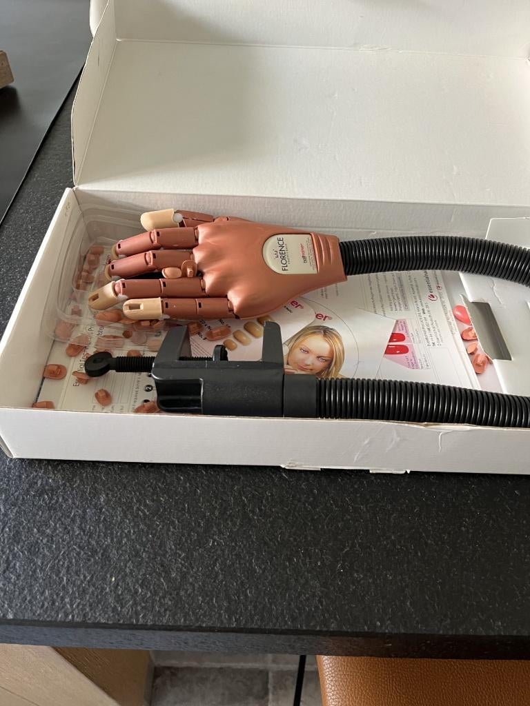 oefenhand voor het zetten van gelnagels, Ophalen, Zo goed als nieuw
