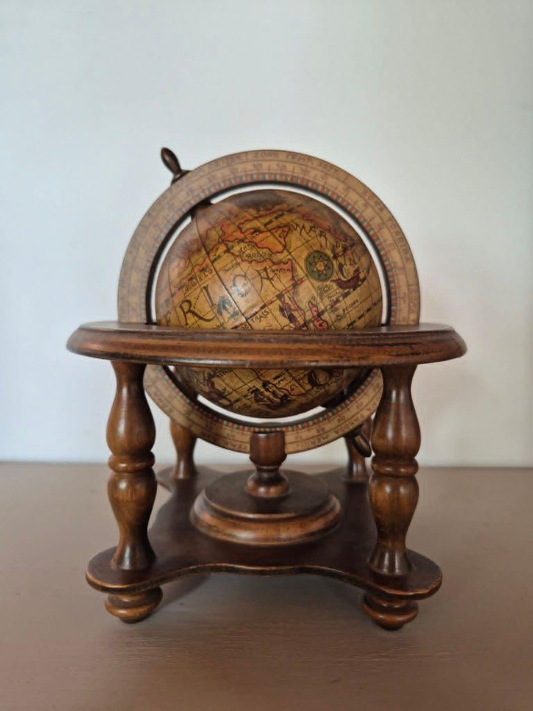 globe en bois italien vintage avec constellations, Enlèvement