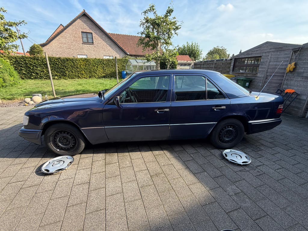 Mercedes E200 oldtimer, foto 5