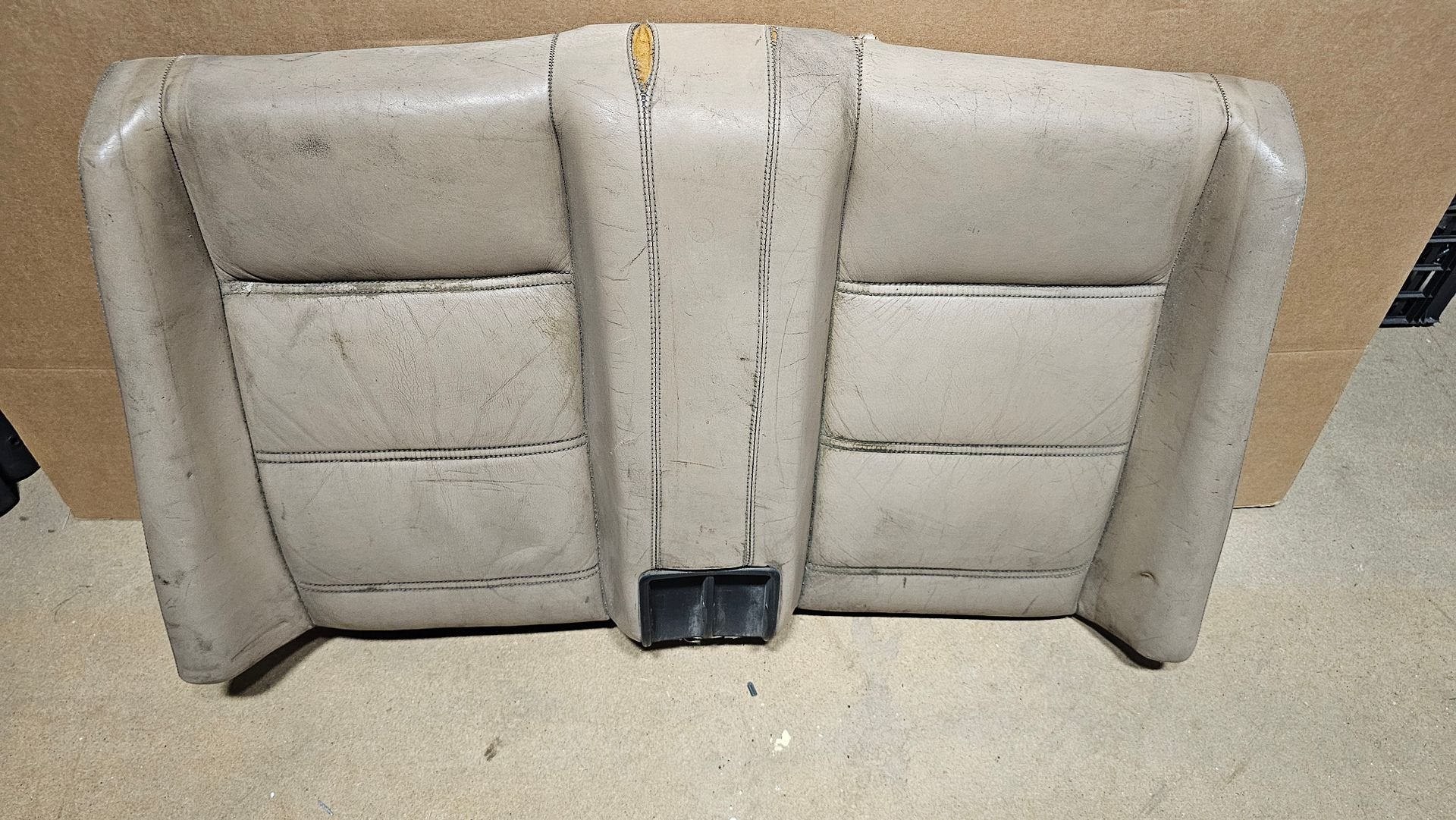 Achterbank leuning beige leer BMW 3 serie E30 52209063586 90, Auto-onderdelen, Gebruikt, -, Ophalen of Verzenden, -
