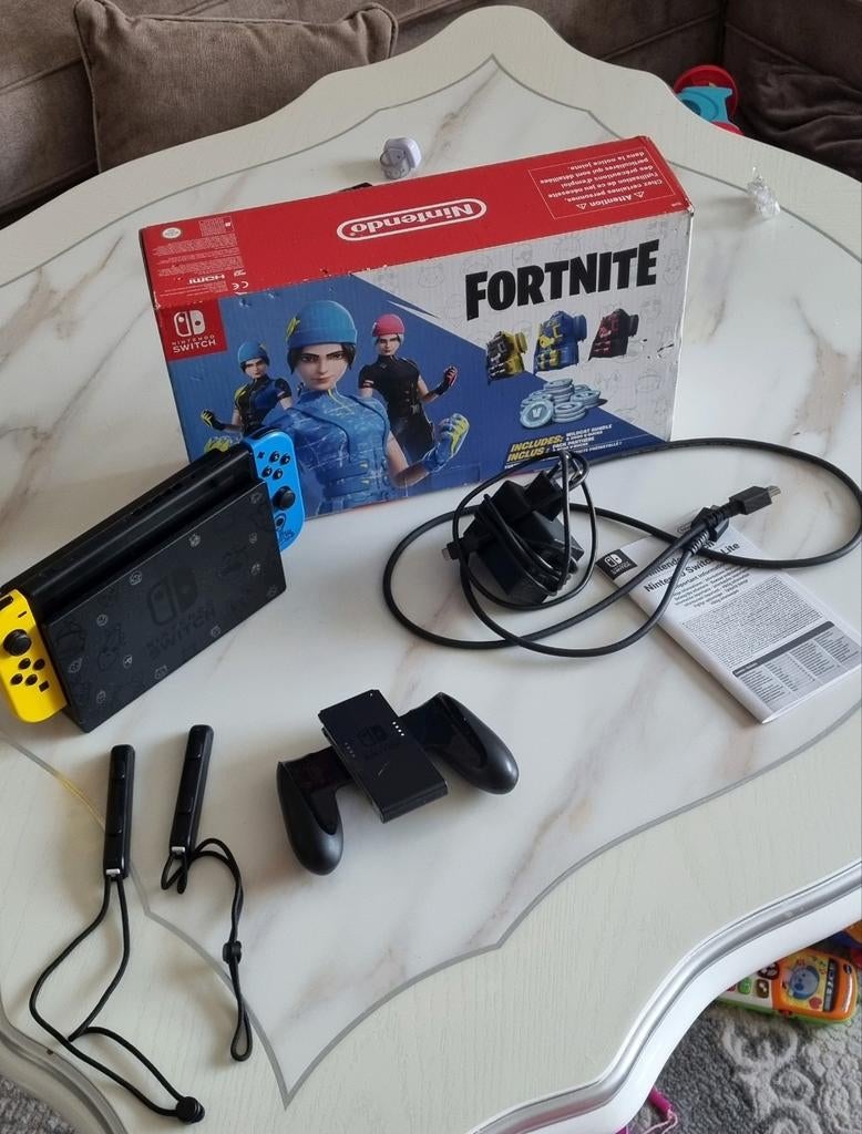 Nintendo Switch Édition Fortnite – Complète avec boîte d’ori, Games en Spelcomputers, Ophalen, Nintendo, Zo goed als nieuw