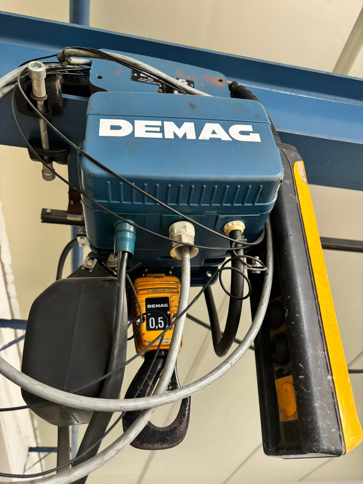DEMAG elektrische takel met loopkat met een hijscap 500 kg, Ophalen