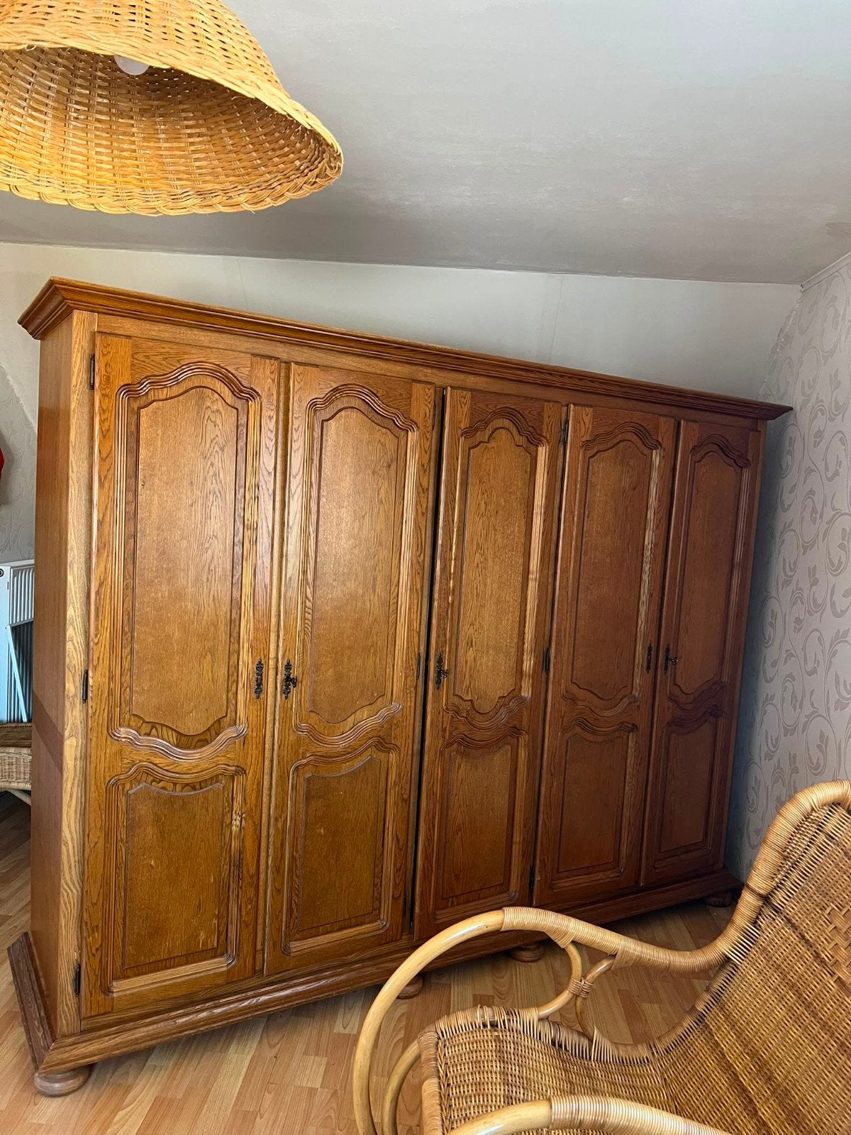 Grote houten kleerkast 190 cm hoogte 240 cm lengte, Antiek en Kunst, Ophalen