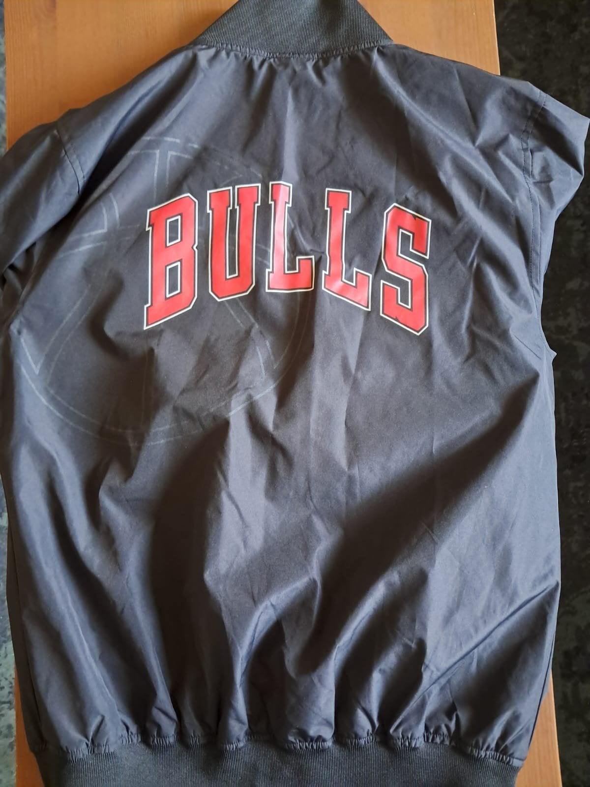 New Era Chicago Bulls NBA Team Logo bomberjas, Enlèvement