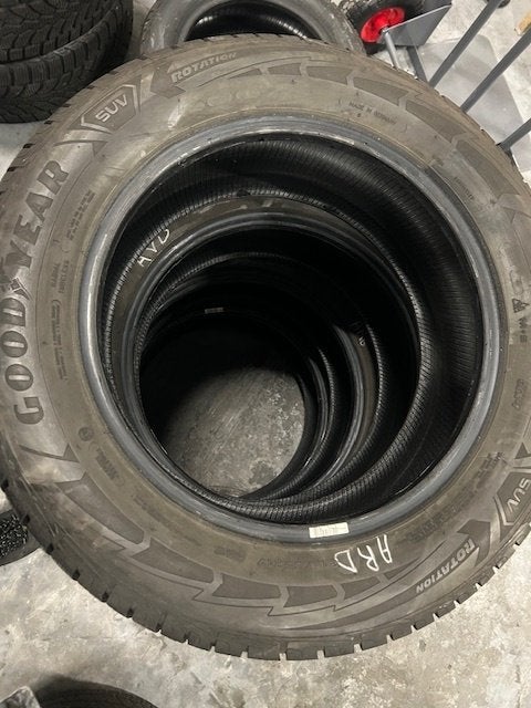 GY Ultragrip Performance SUV 215/65/17 99V winterbanden, Enlèvement, Utilisé, Pneus hiver, 215 mm