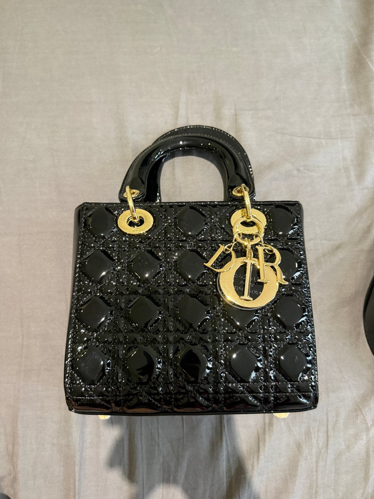 Sac Dior Lady Dior noir verni, Bijoux, Sacs & Beauté, Enlèvement ou Envoi, Neuf, Noir