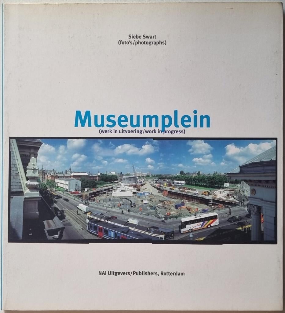 Museumplein - werk in uitvoering = work in progress, Ophalen of Verzenden, Zo goed als nieuw, Theodor Holman, Architectuur algemeen