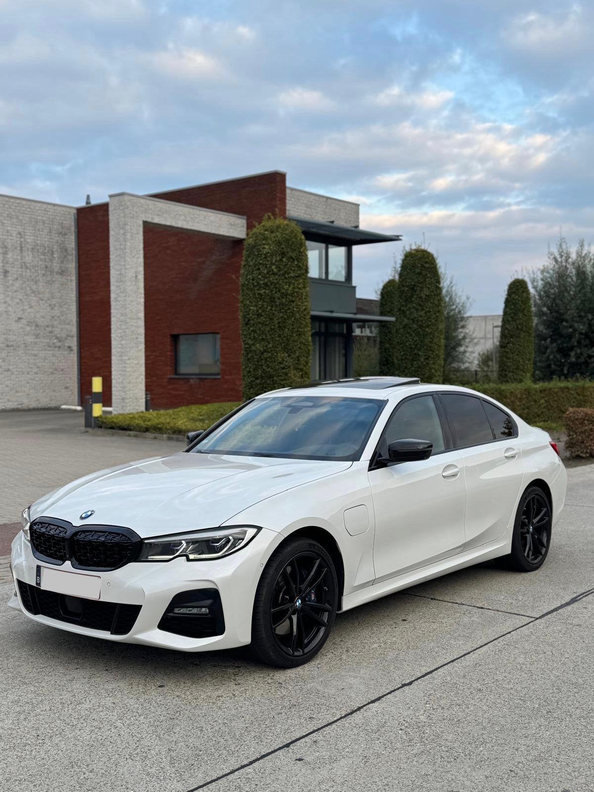 BMW 330e M-PACK | FULL OPTION | LASER | OPEN DAK | ACC | 360, Auto's, 1998 cc, Euro 6, Wit, Leder