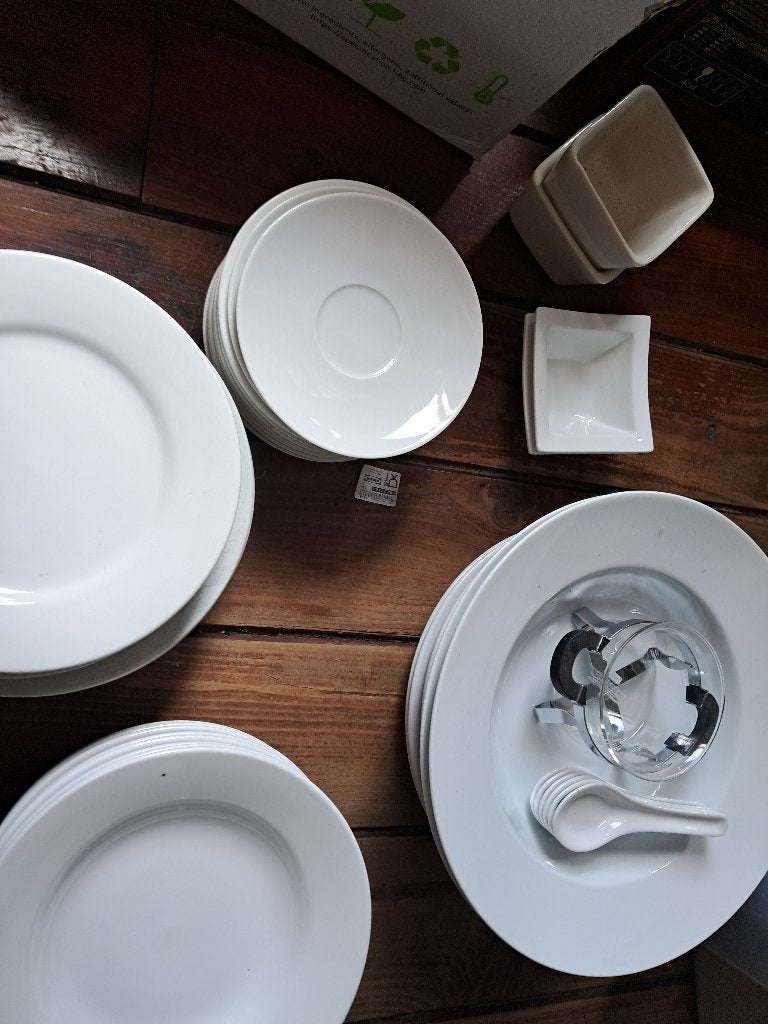 Borden servies set, Maison & Meubles, Cuisine | Vaisselle, Enlèvement ou Envoi, Neuf, Assiettes(s)