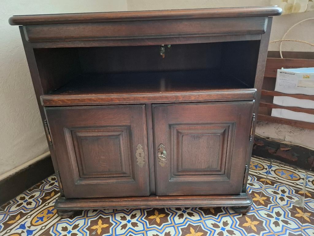 Zware antieke TV-kast (uit inboedel), Ophalen