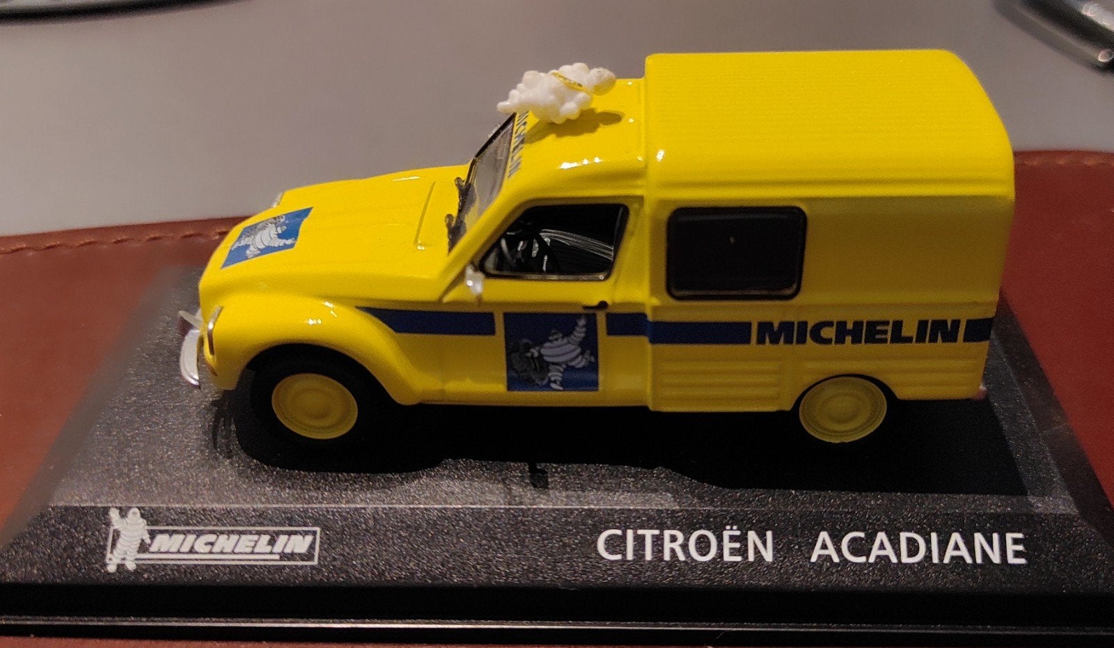 Citroën Acadiane jaune Michelin 1:43 exposée., Enlèvement ou Envoi