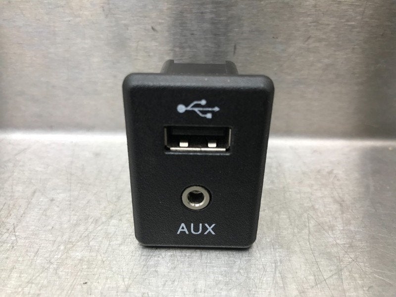 AUX/USB POORT Nissan Micra (K14) (|795405504|), Gebruikt, Dhr. M. Roggen, Marinus@Japoto.nl, Stadsweg 37 37
9917 PV  WIRDUM GR., NL