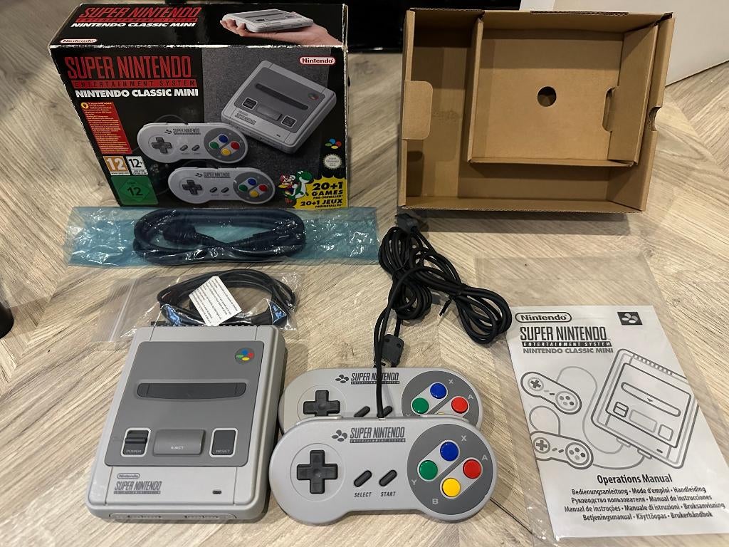 Super Nintendo Mini Classic als nieuw in doos, Ophalen of Verzenden, Zo goed als nieuw, Met 2 controllers, Met games