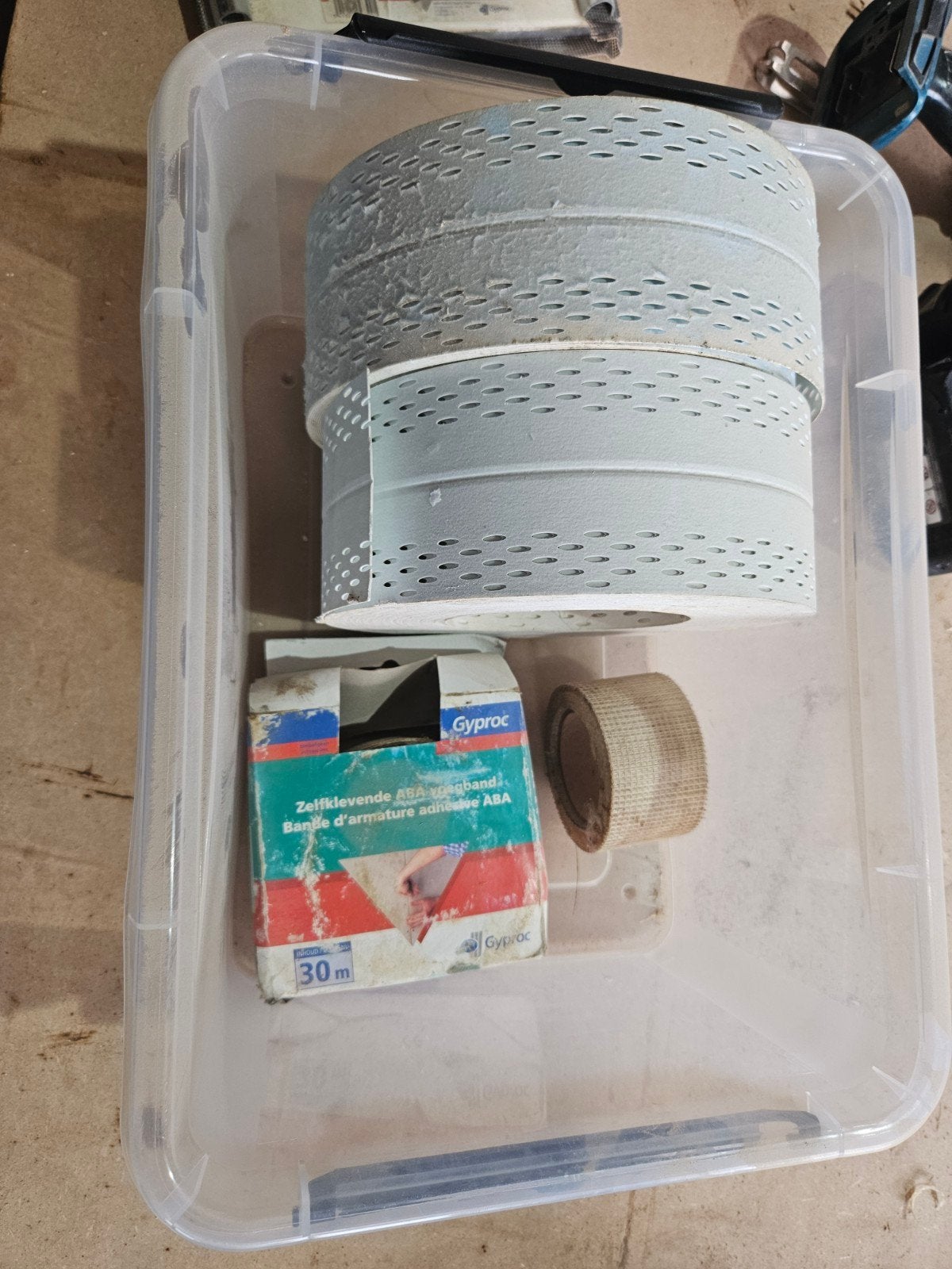 Stuc materiaal, gaas, hoekband, Ophalen
