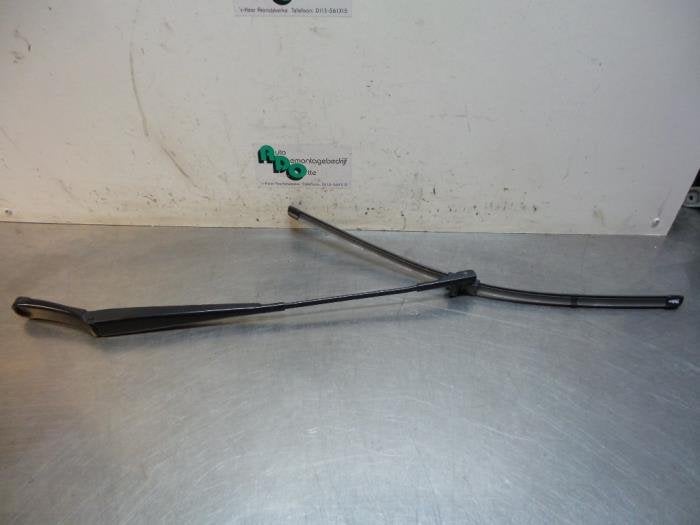 Bras essuie-glace avant d'un Volkswagen Caddy (Caddy 04-), Volkswagen, -, 3 mois de garantie, Utilisé