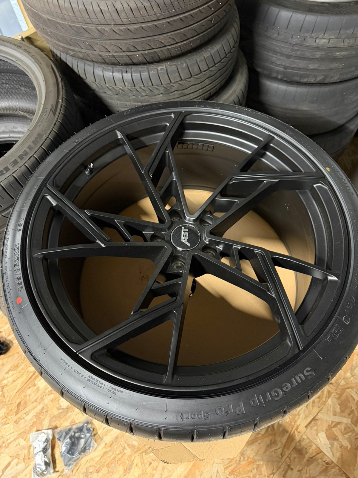 Carbonado Evil 21 inch 255/35/R21, Autos : Pièces & Accessoires, Neuf, Pneus et Jantes, 255 mm, Véhicule de tourisme
