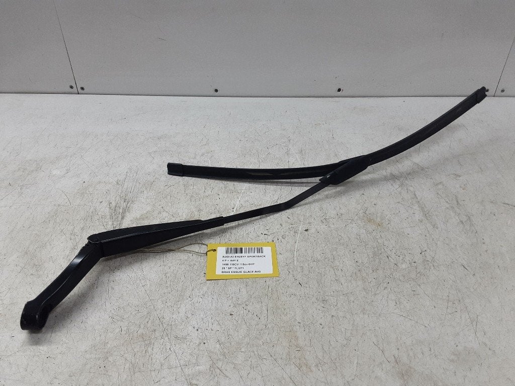 BRAS ESSUIE GLACE AVANT GAUCHE Audi A3 Sportback (8YA), Auto-Union-Straße  1,
85057  Ingolstadt, DE, Info@audi.de, Audi, Utilisé