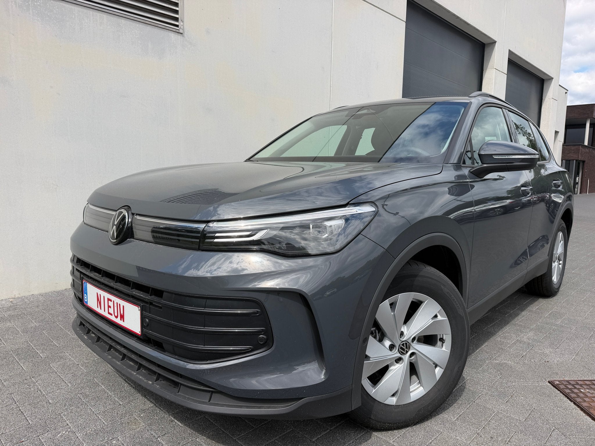 Volkswagen Tiguan 1.5eTSI 105PK DSG LIFE (bj 2026), Auto's, Automaat, Zwart, 5 zetels, SUV of Terreinwagen