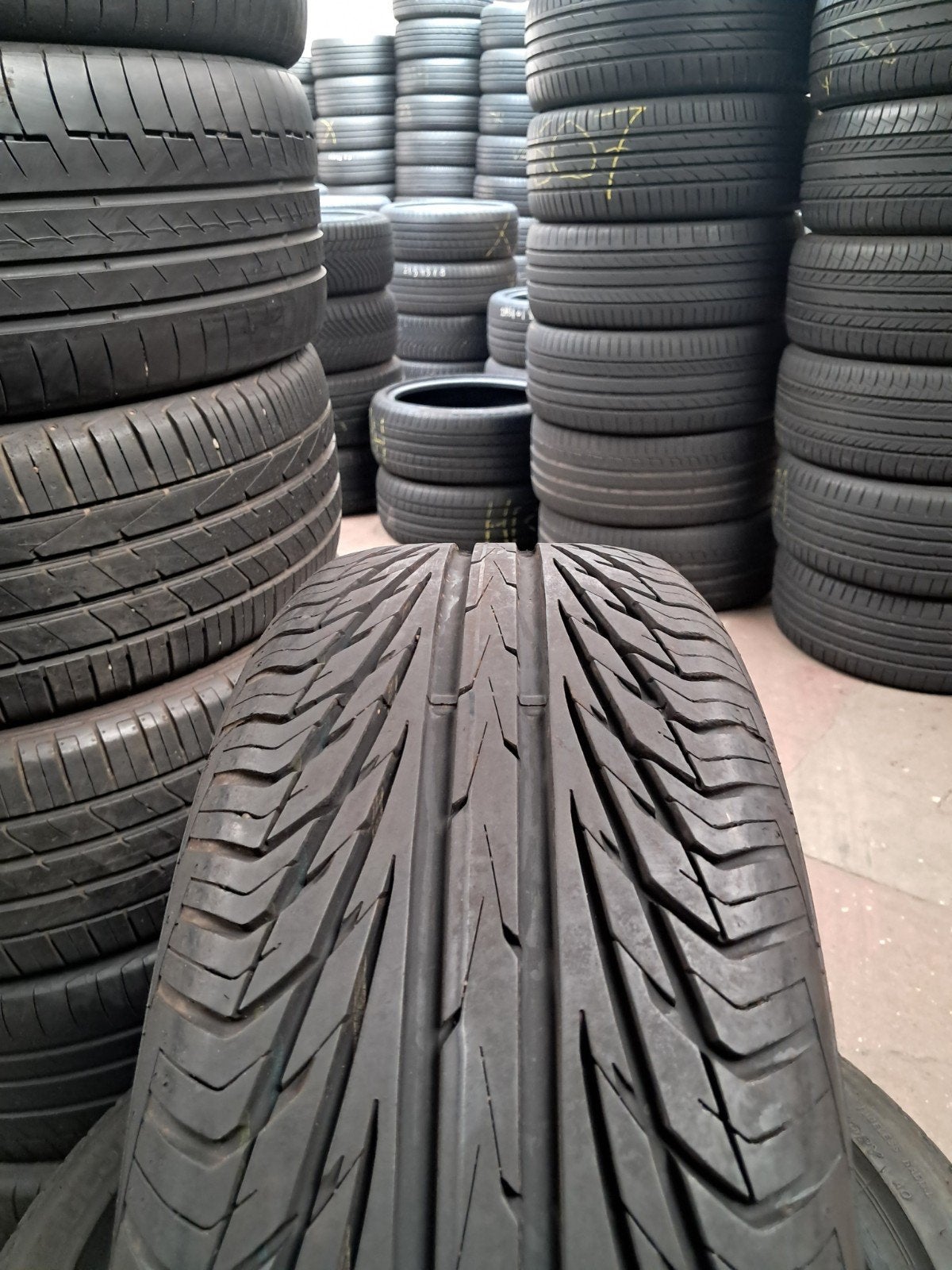 20560r15 205 60 r15 205/60/15 uniroyel Leasing presque nouve, Enlèvement ou Envoi