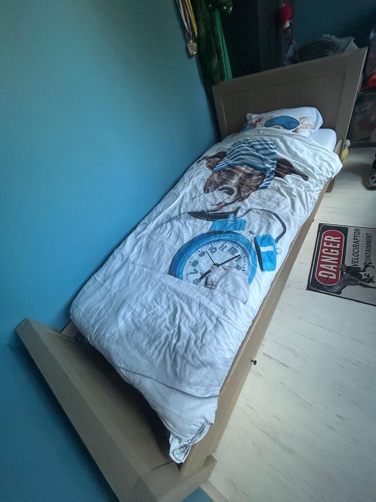 Massief houten kinderbed met nachtkastje, Huis en Inrichting, Ophalen