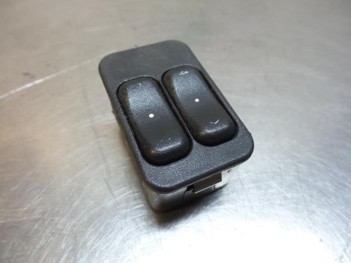 Commutateur vitre électrique d'un Opel Corsa (Corsa C 00-), -, Opel, 3 mois de garantie, Utilisé