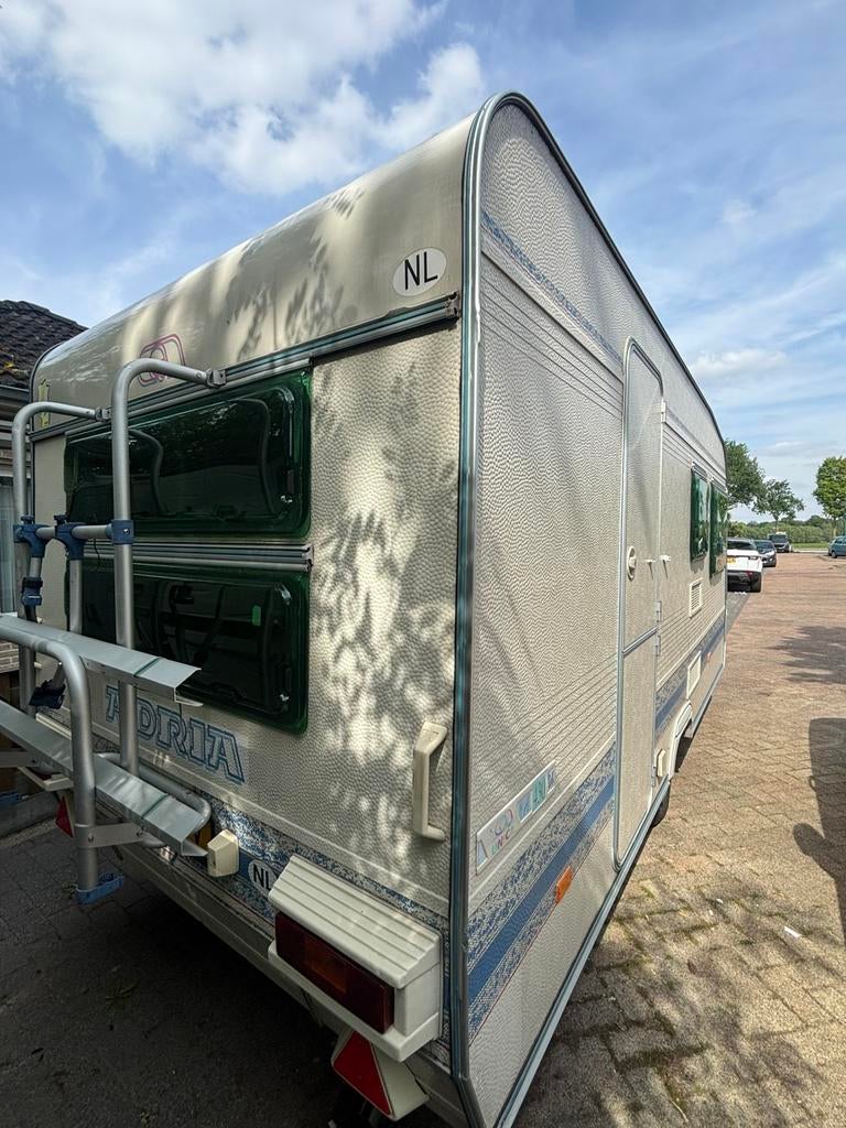 Leuke Adria unica met stapelbed kinder kamer !, Caravans en Kamperen, Mobilhomes, Particulier, Adria, Tot en met 4