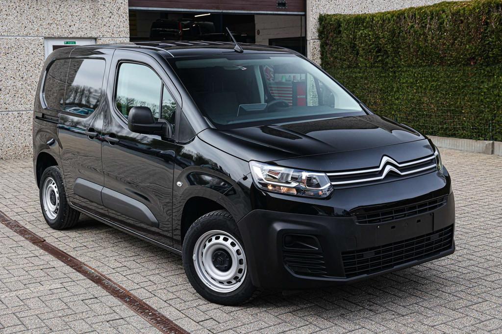 Citroën Berlingo 3-ZITPLAATSEN*APPLE-CARPLAY*PARKEERSENSORE, Auto's, Bestelwagens en Lichte vracht, Voorwielaandrijving, 75 kW