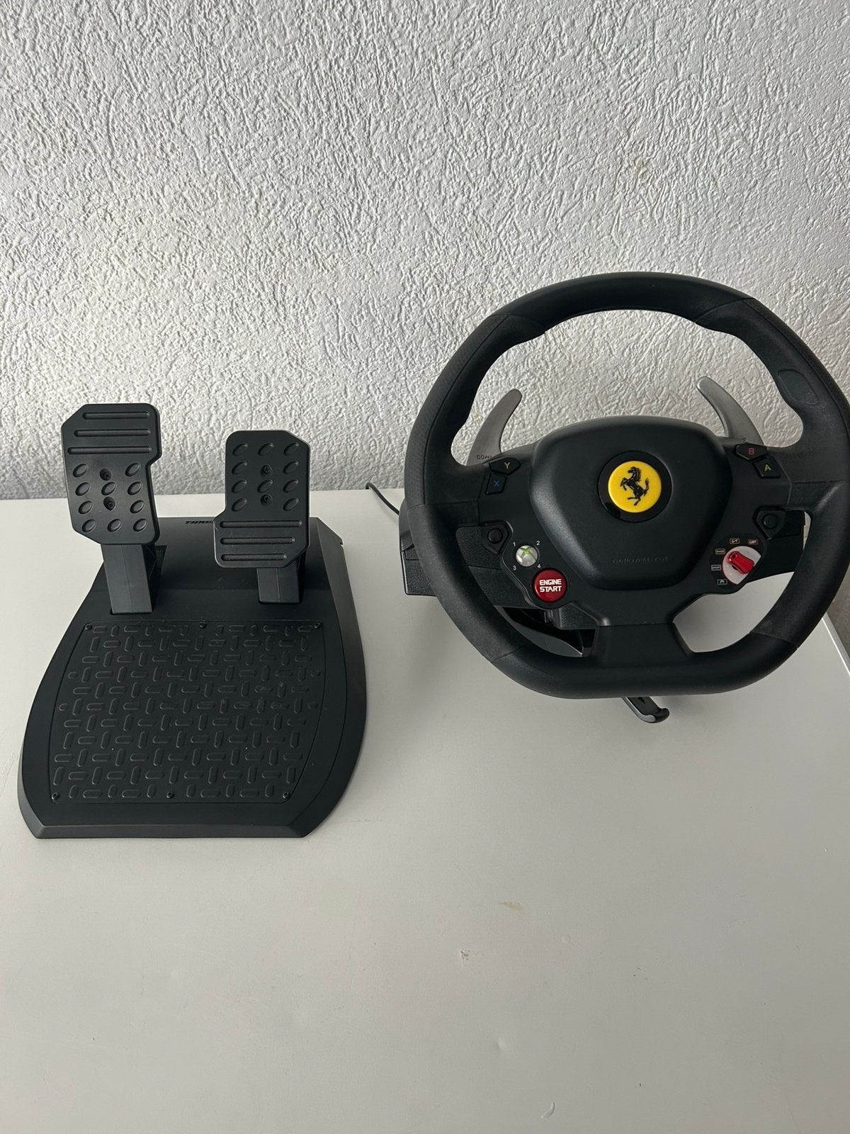 Ferrari stuur met doos en alles voor Xbox, Ophalen, Zo goed als nieuw, Stuur of Pedalen