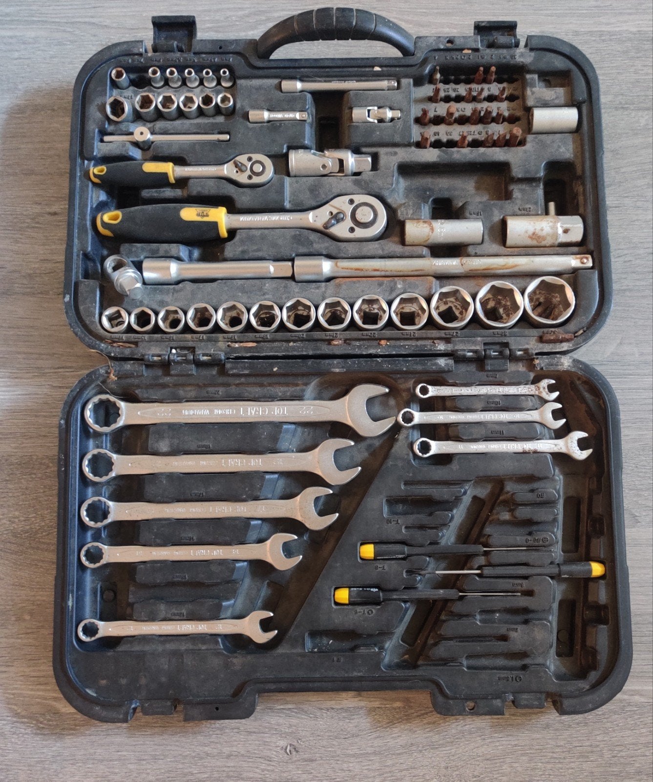 Gereedschapskoffer met + 100 stuks, Doe-het-zelf en Bouw, Gereedschap | Handgereedschap, Ophalen